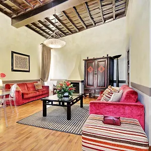 Apartment Trevi Vicolo Scanderbeg, Rome