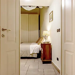 Apartment Palazzo Farnese Historical, Rome